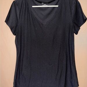 No Boundaries Black V-Neck Short Sleeve Tee